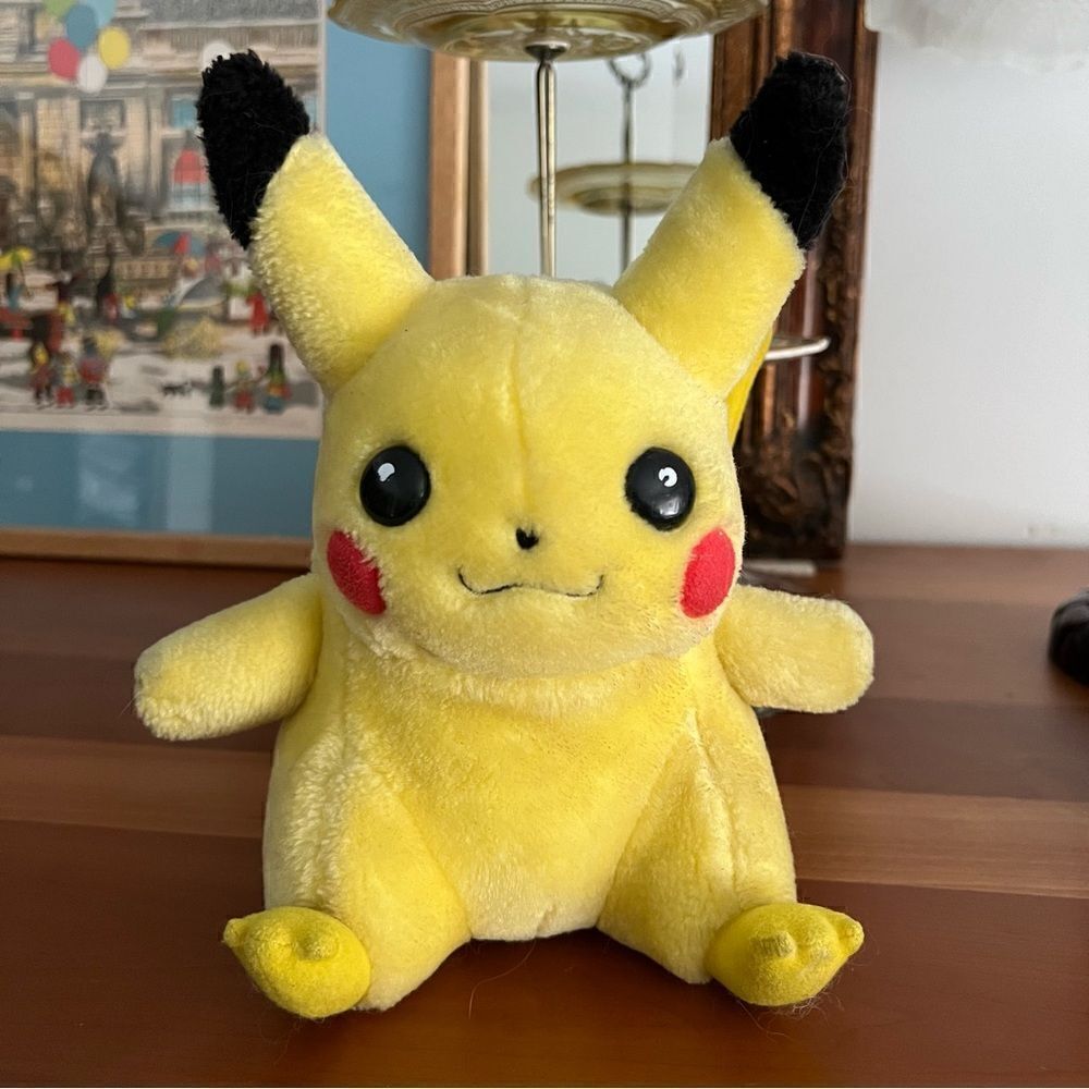 Authentic 1998 Pikachu. Excellent Condition.